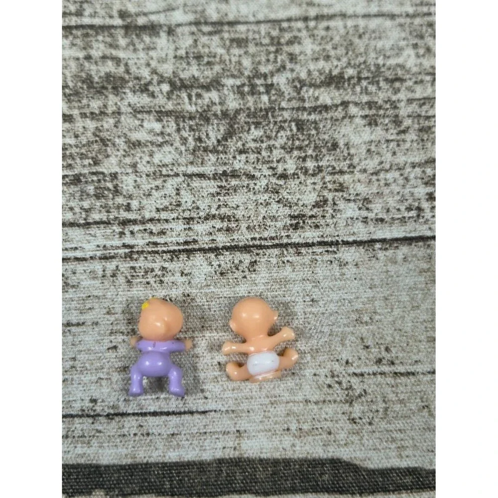 1992 Bluebird Polly Pocket Polly in the Nursery Baby Care Center